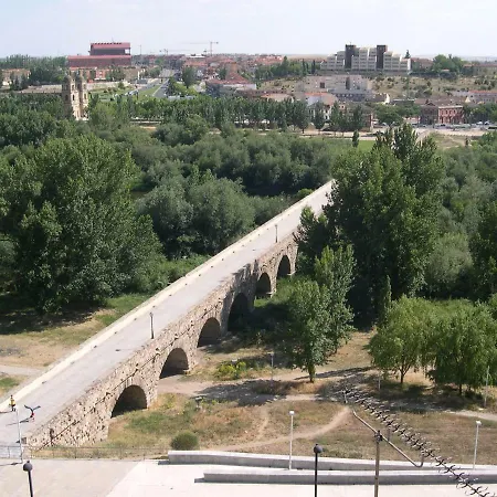 Ribera Del Puente Apartment *